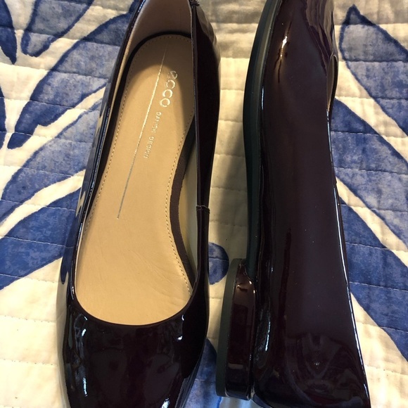 Ecco wine Ballerina Flats Sleek and Comfortable NWOT tags 38 7 patent leather - Picture 1 of 7